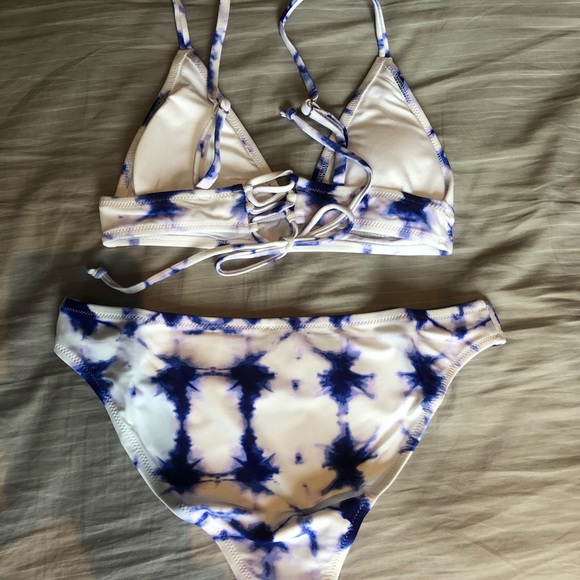Cupshe blue and white tie dye bikini in size small - Picture 1 of 5